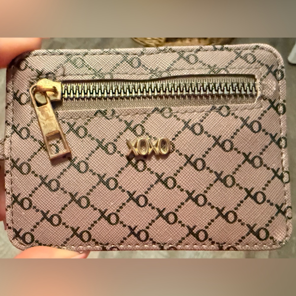 XOXO Women's Tan and Black xoxo patterned Card Holder